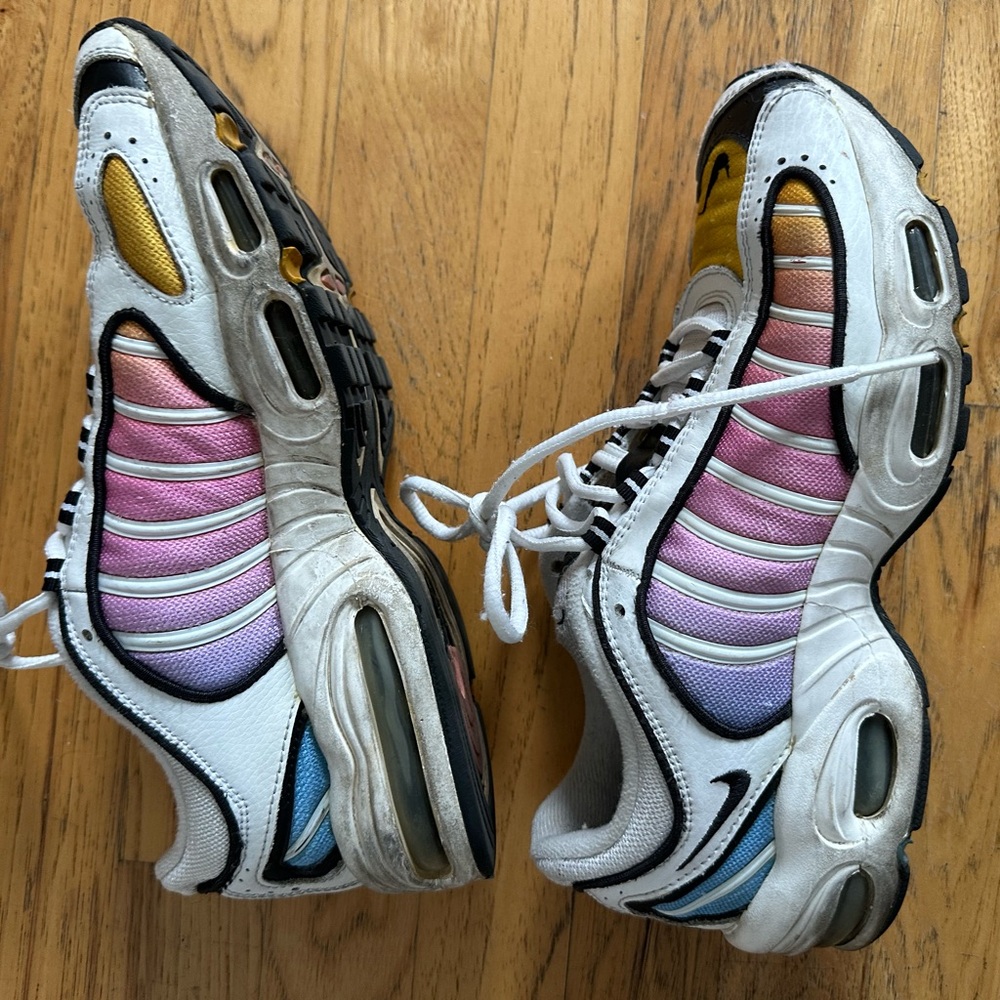 Nike AirMax Tailwind 4 Overkill Sneakers
Shoes sz 10 womens CJ6534-115